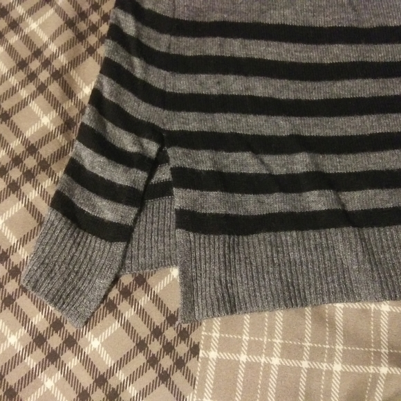 Women's grey and black top Medium - Picture 3 of 4